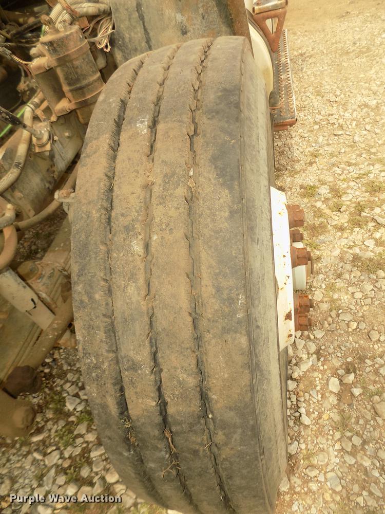 image for item DD2794 1987 White Volvo WIM semi truck