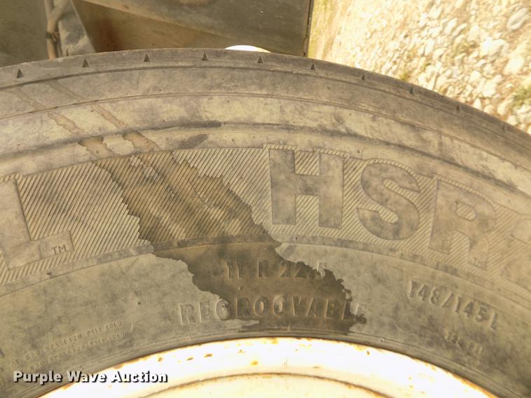 image for item DD2794 1987 White Volvo WIM semi truck