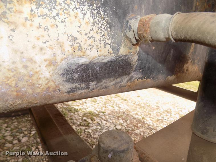 image for item DD2794 1987 White Volvo WIM semi truck