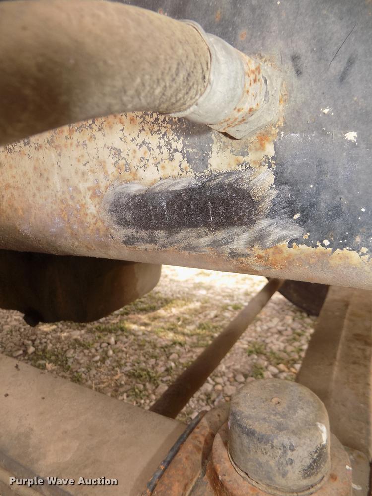 image for item DD2794 1987 White Volvo WIM semi truck