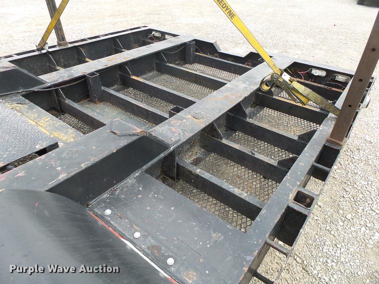 image for item DE3650 2006 Tarasport drop deck trailer