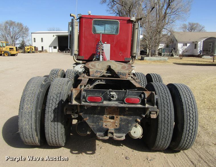 image for item DE6664 1990 International F-9370 semi truck