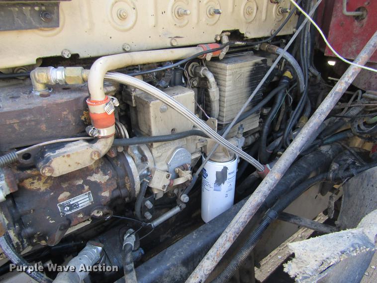 image for item DE6664 1990 International F-9370 semi truck