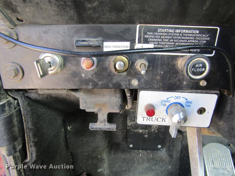 image for item DE6664 1990 International F-9370 semi truck