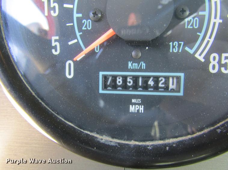 image for item DE6664 1990 International F-9370 semi truck