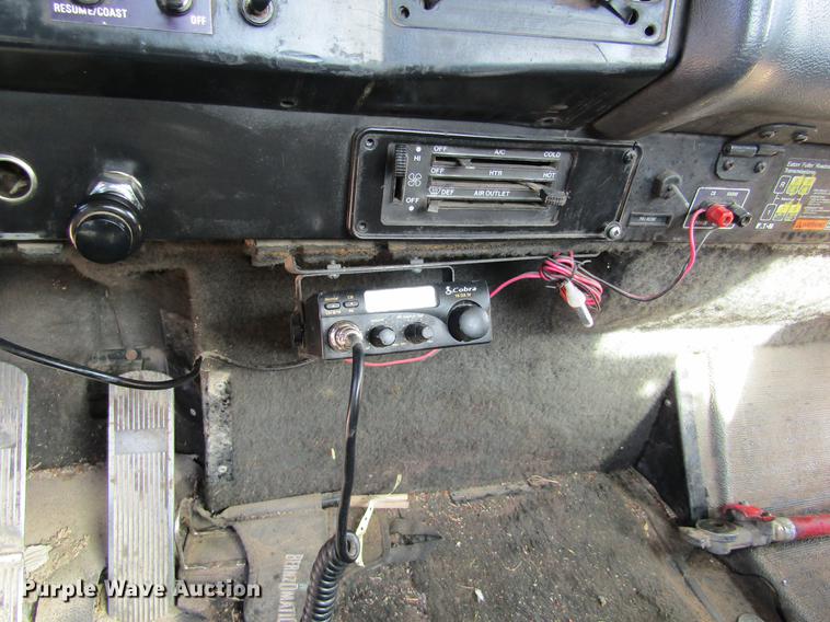 image for item DE6664 1990 International F-9370 semi truck