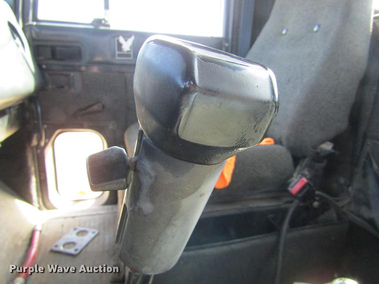 image for item DE6664 1990 International F-9370 semi truck