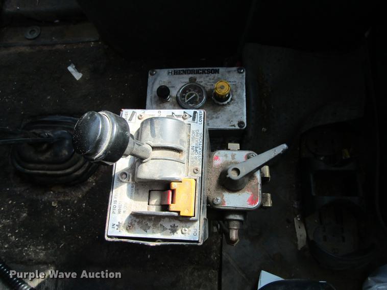 image for item DE6664 1990 International F-9370 semi truck