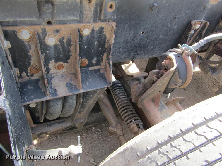 image for item DE6664 1990 International F-9370 semi truck