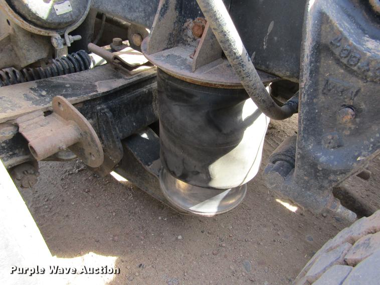 image for item DE6664 1990 International F-9370 semi truck