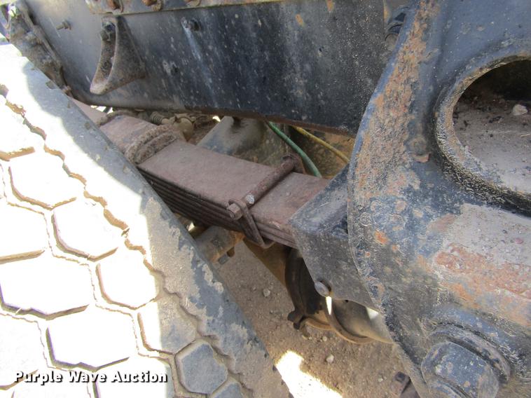 image for item DE6664 1990 International F-9370 semi truck