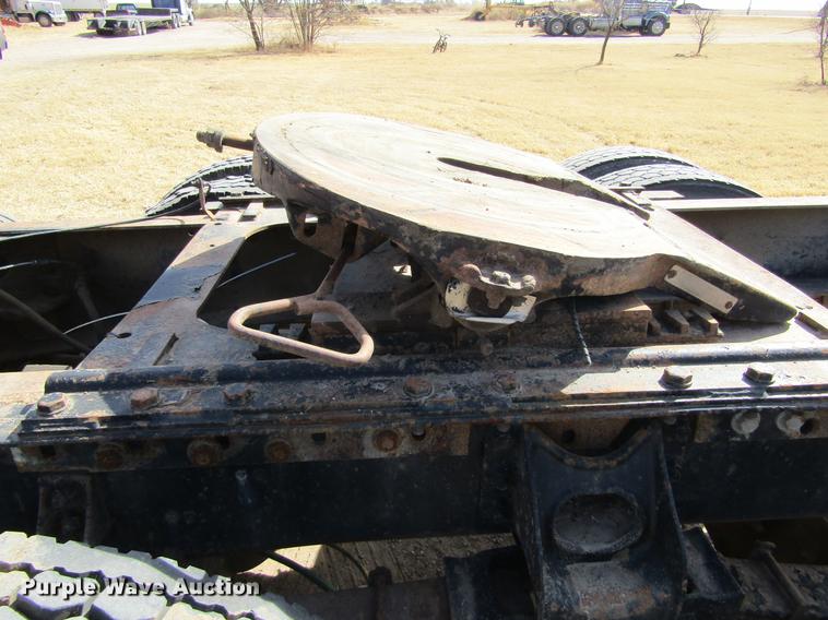 image for item DE6664 1990 International F-9370 semi truck