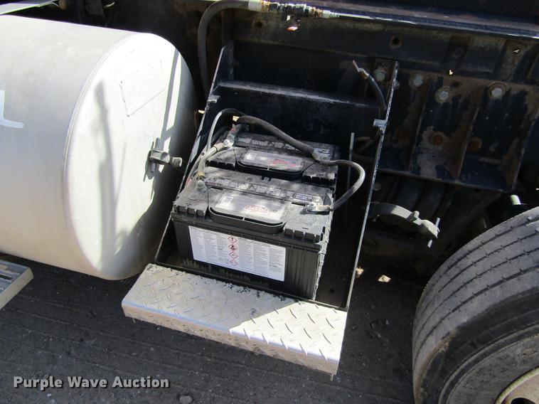 image for item DE6664 1990 International F-9370 semi truck