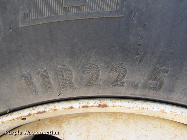 image for item DE6664 1990 International F-9370 semi truck