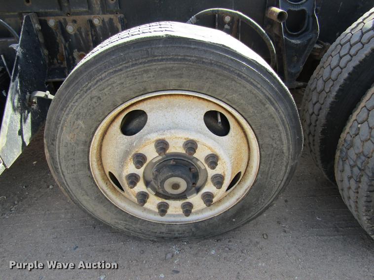 image for item DE6664 1990 International F-9370 semi truck