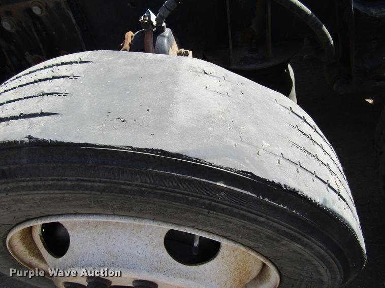 image for item DE6664 1990 International F-9370 semi truck