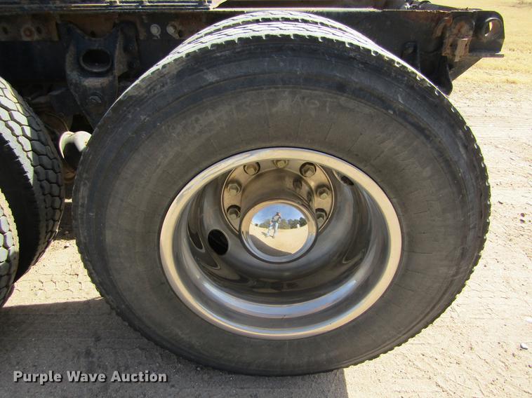 image for item DE6664 1990 International F-9370 semi truck