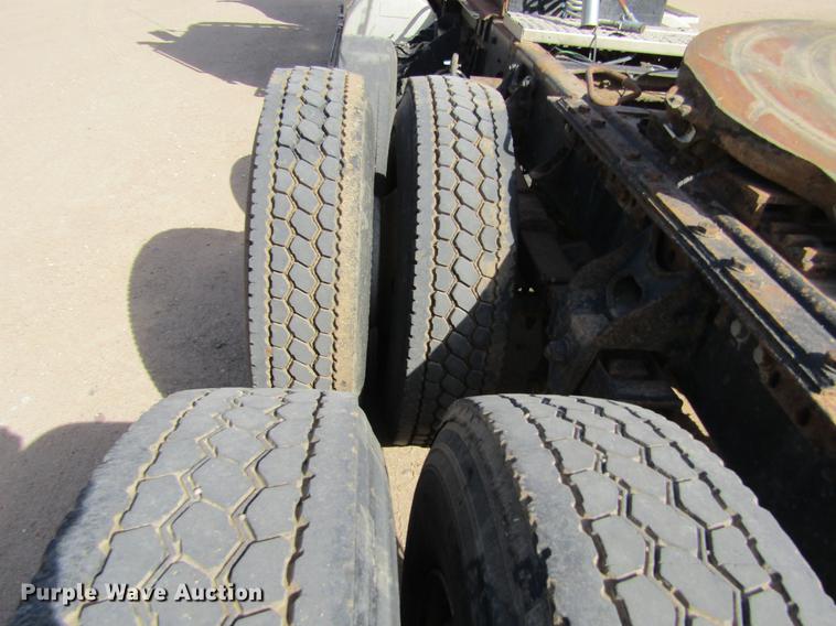 image for item DE6664 1990 International F-9370 semi truck