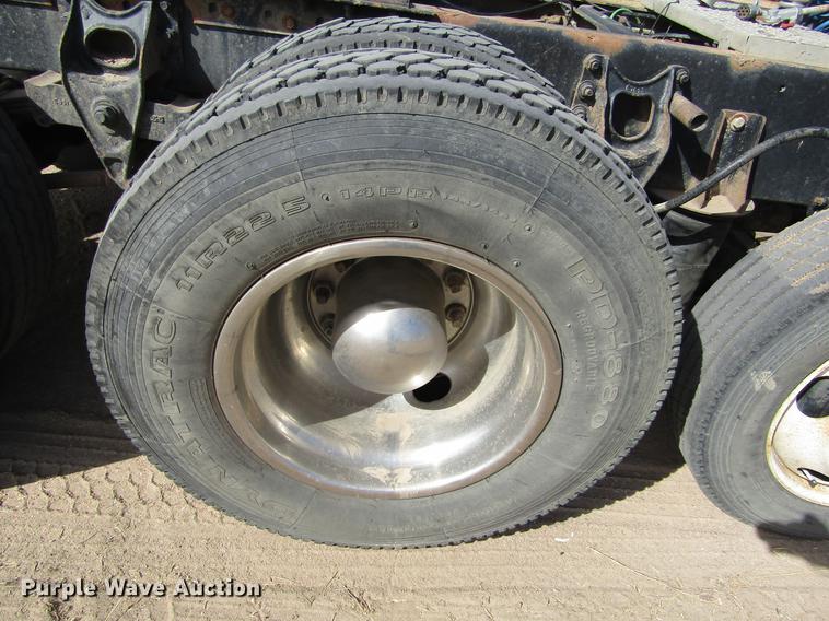 image for item DE6664 1990 International F-9370 semi truck