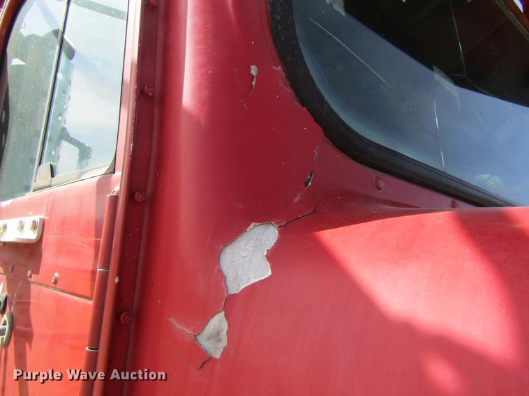 image for item DE6664 1990 International F-9370 semi truck