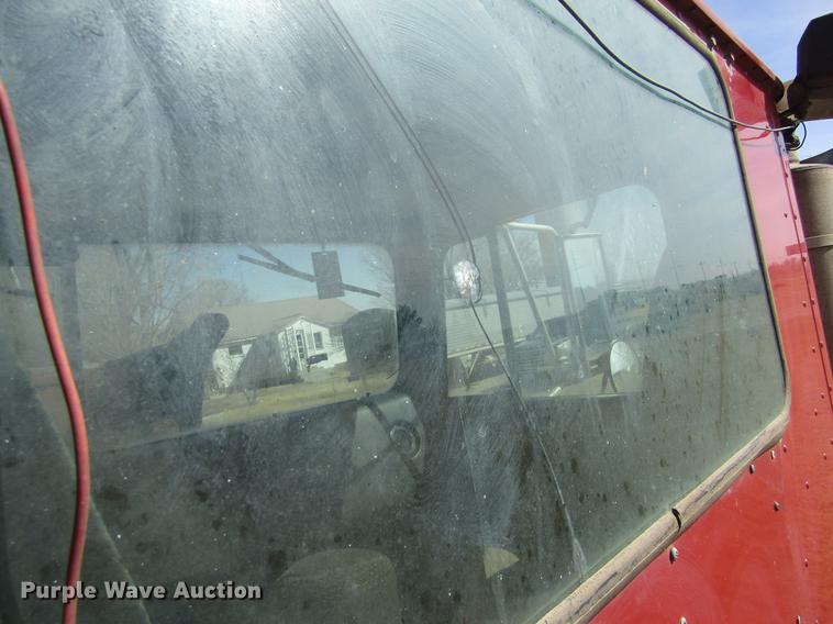 image for item DE6664 1990 International F-9370 semi truck