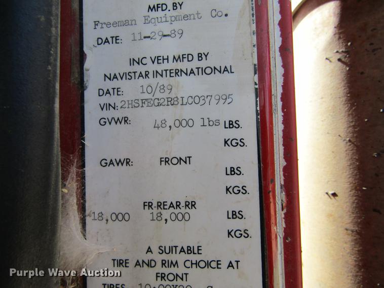 image for item DE6664 1990 International F-9370 semi truck