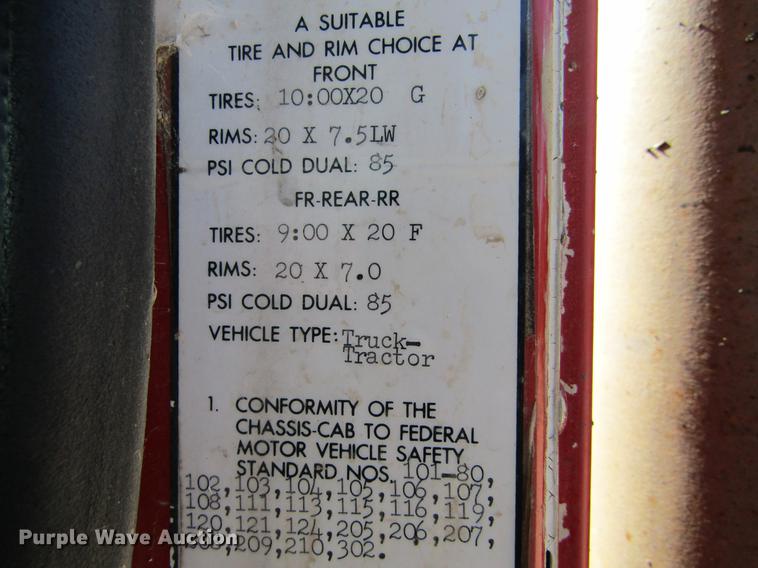 image for item DE6664 1990 International F-9370 semi truck