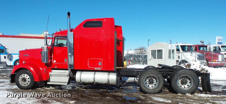 image for item DV9596 2005 Kenworth W900 semi truck