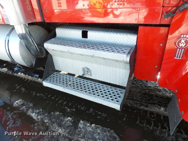image for item DV9596 2005 Kenworth W900 semi truck