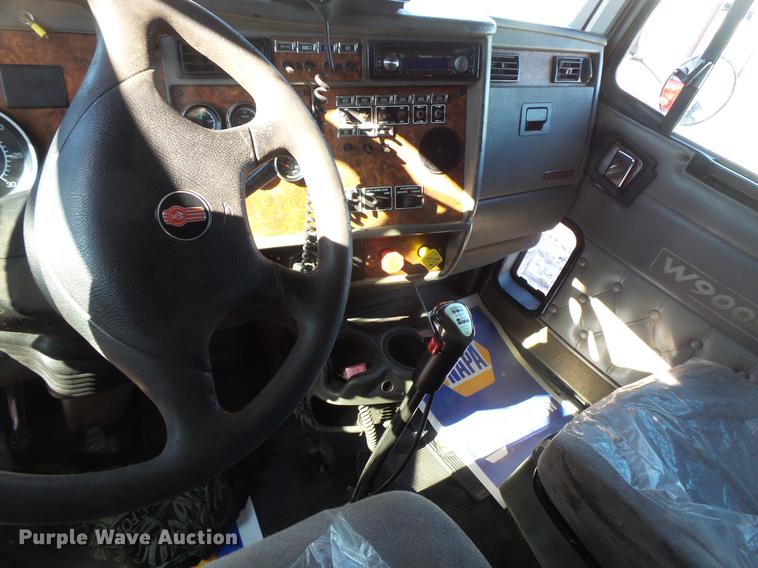 image for item DV9596 2005 Kenworth W900 semi truck