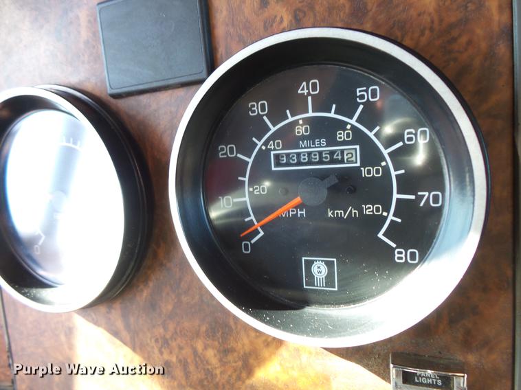 image for item DV9596 2005 Kenworth W900 semi truck