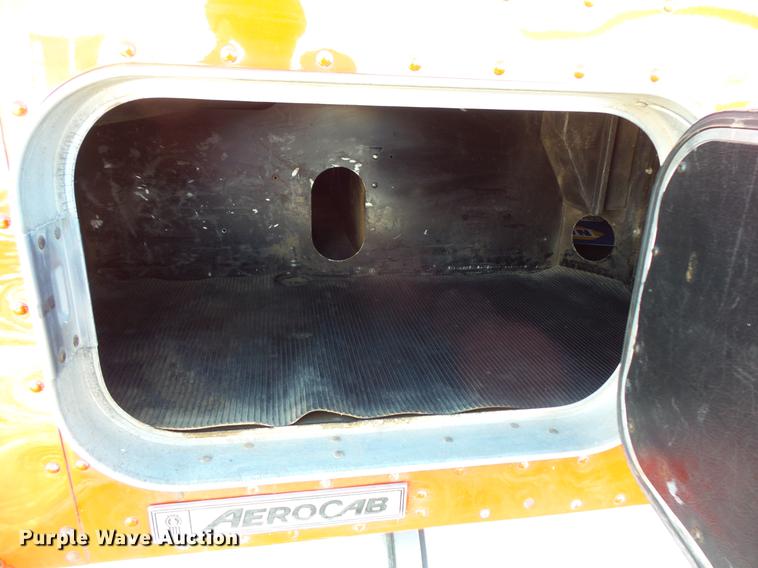 image for item DV9596 2005 Kenworth W900 semi truck