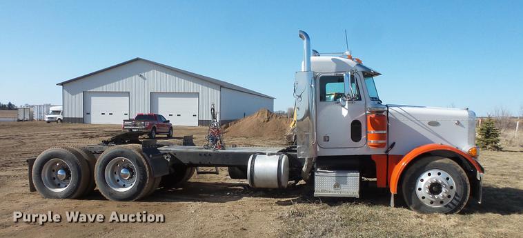 image for item DW9717 1999 Peterbilt 379 semi truck