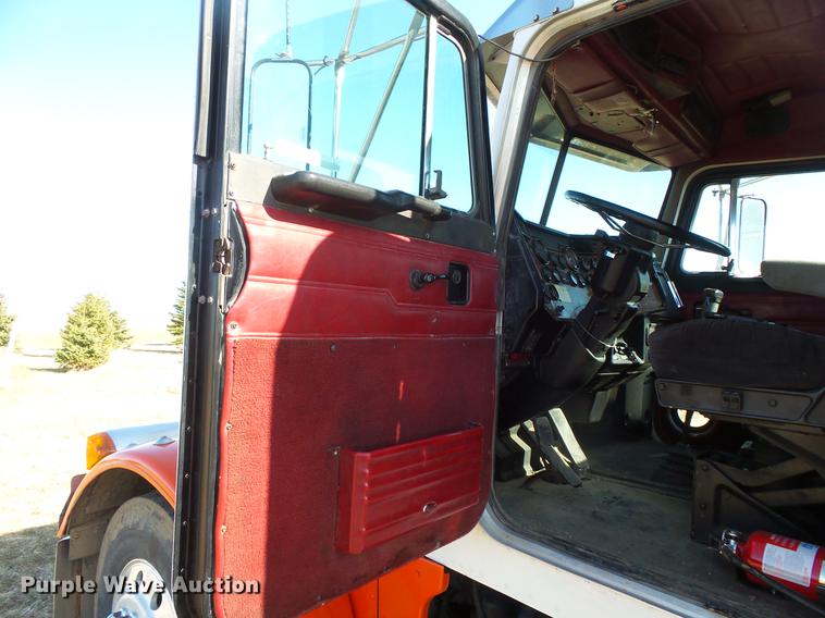 image for item DW9717 1999 Peterbilt 379 semi truck