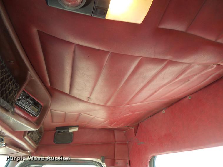 image for item DW9717 1999 Peterbilt 379 semi truck