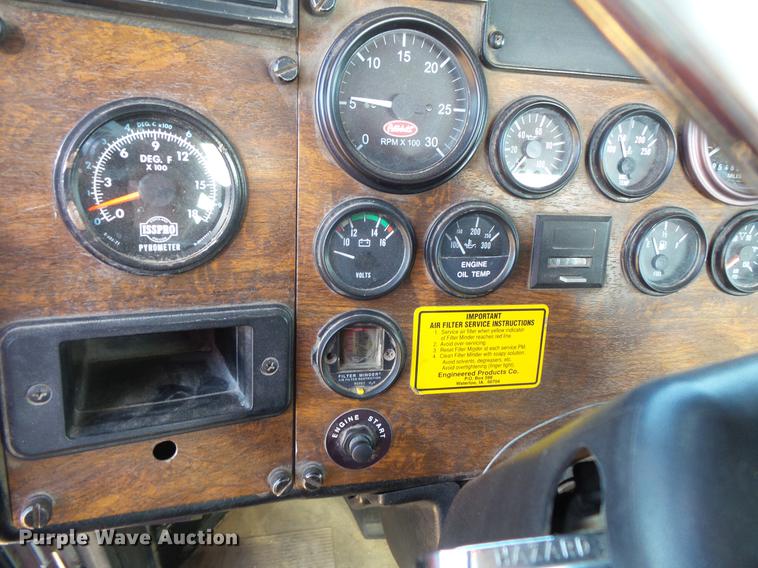 image for item DW9717 1999 Peterbilt 379 semi truck