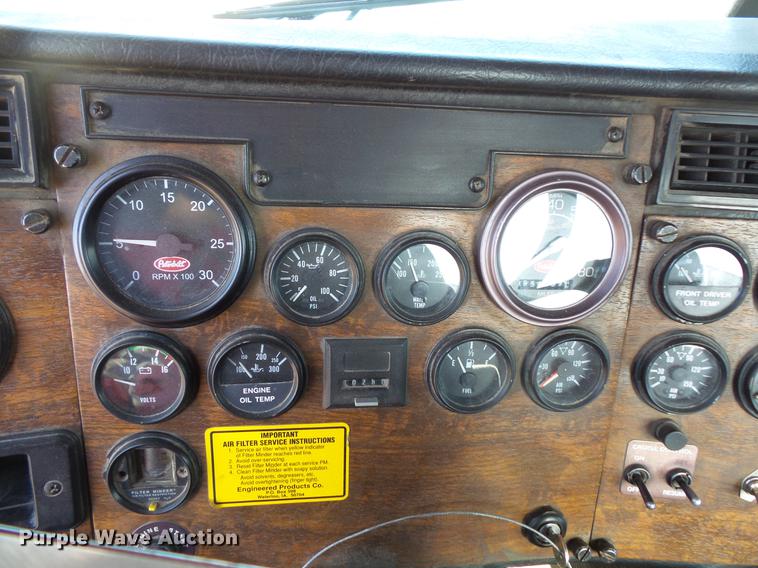 image for item DW9717 1999 Peterbilt 379 semi truck