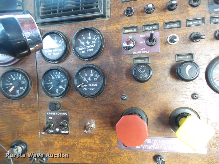 image for item DW9717 1999 Peterbilt 379 semi truck