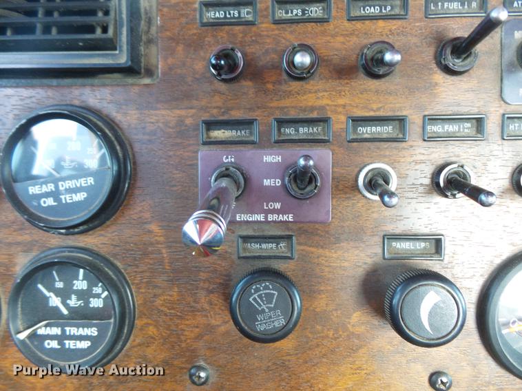 image for item DW9717 1999 Peterbilt 379 semi truck