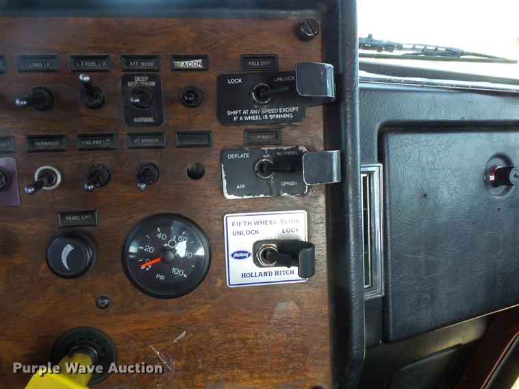 image for item DW9717 1999 Peterbilt 379 semi truck