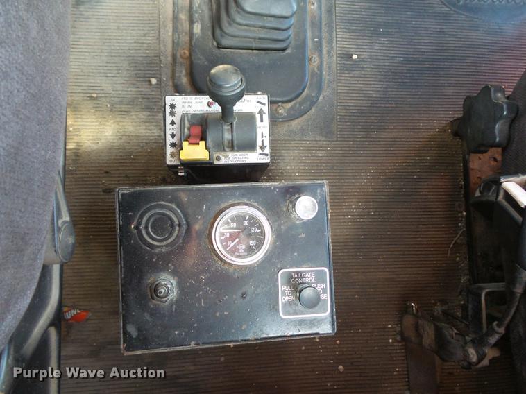 image for item DW9717 1999 Peterbilt 379 semi truck