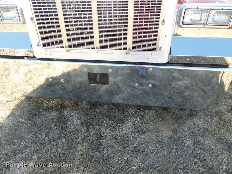 image for item DW9717 1999 Peterbilt 379 semi truck