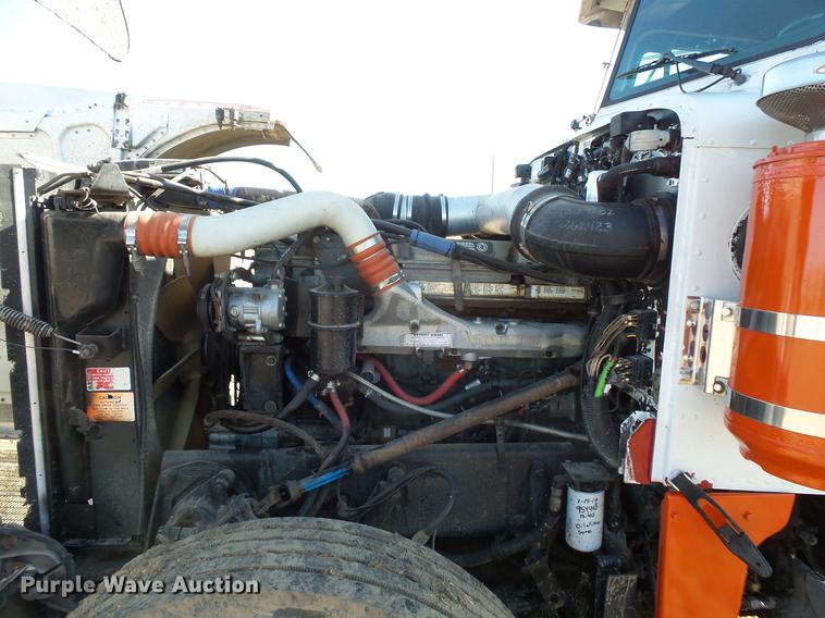 image for item DW9717 1999 Peterbilt 379 semi truck