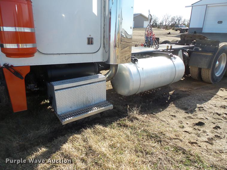 image for item DW9717 1999 Peterbilt 379 semi truck
