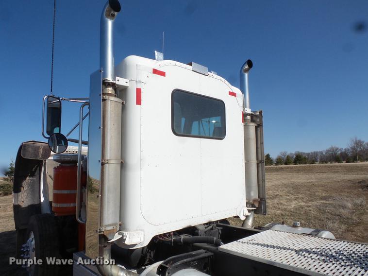 image for item DW9717 1999 Peterbilt 379 semi truck