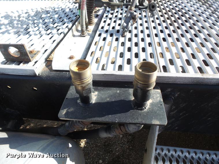 image for item DW9717 1999 Peterbilt 379 semi truck