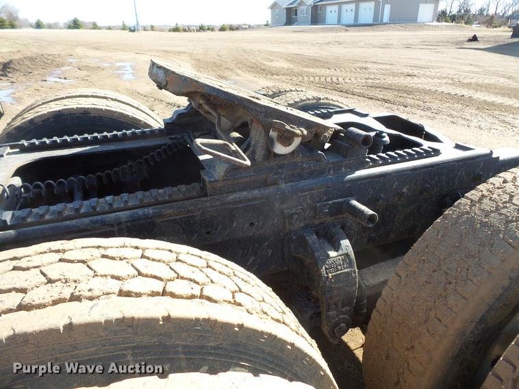 image for item DW9717 1999 Peterbilt 379 semi truck