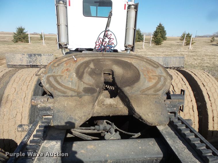 image for item DW9717 1999 Peterbilt 379 semi truck