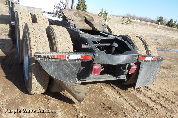 image for item DW9717 1999 Peterbilt 379 semi truck