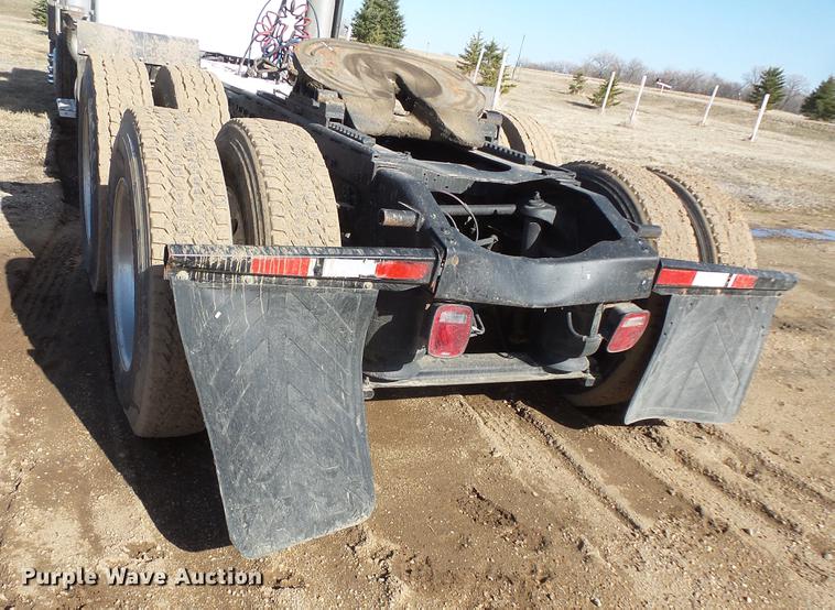 image for item DW9717 1999 Peterbilt 379 semi truck